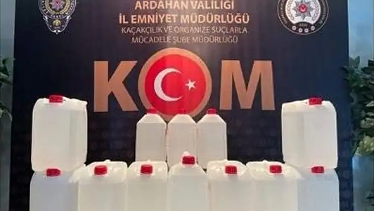 Kargo firmasında litrelerce etil alkol ele geçirildi