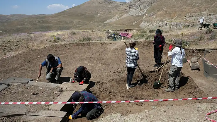Bitlis'teki Urartu kalesinde yeni buluntular ortaya çıkarıldı