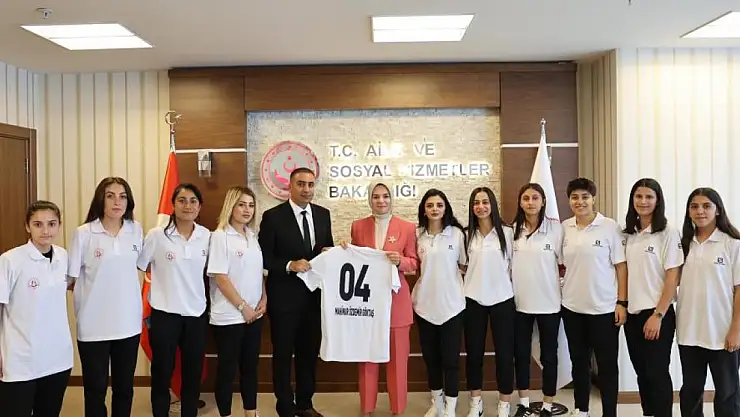 Ağrı'nın altın kızları Bakan Göktaş'la görüştüler