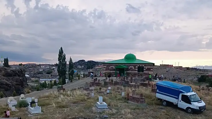 Çetenli Köyü'ndeki Pilingi Baba Türbesi Onarıldı