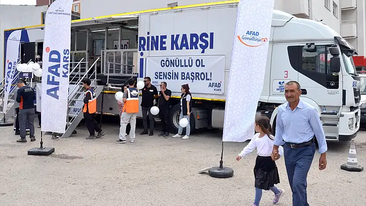 Kars'ta simülasyon tırında deprem eğitimi