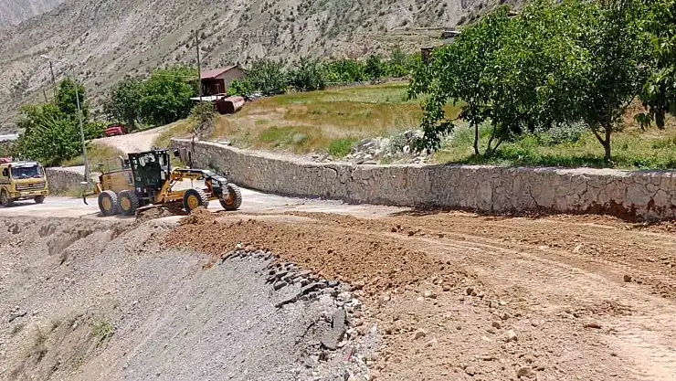 Erzurum'da sık sık yaşanan heyelan korkutuyor