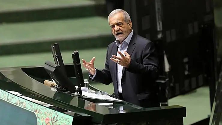 İran'da 2001'den bu yana ilk kez tüm kabine güvenoyu aldı