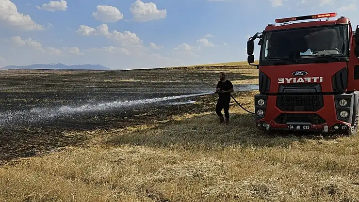 Kumlugeçit Köyü'nde Ot Yangını Söndürme Çalışmaları Sürüyor
