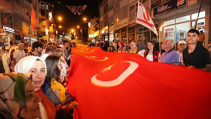 Bitlis'te Türk bayrağı ve meşalelerle 'fener alayı' yürüyüşü yapıldı