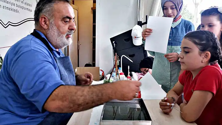 Erzurum'da Ebru Sanatını öğreniyorlar