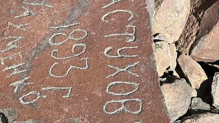 Küçük Ağrı Dağı zirvesinde gizemli taş