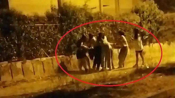 Diyarbakır'da bir grup kız saç başa girdi