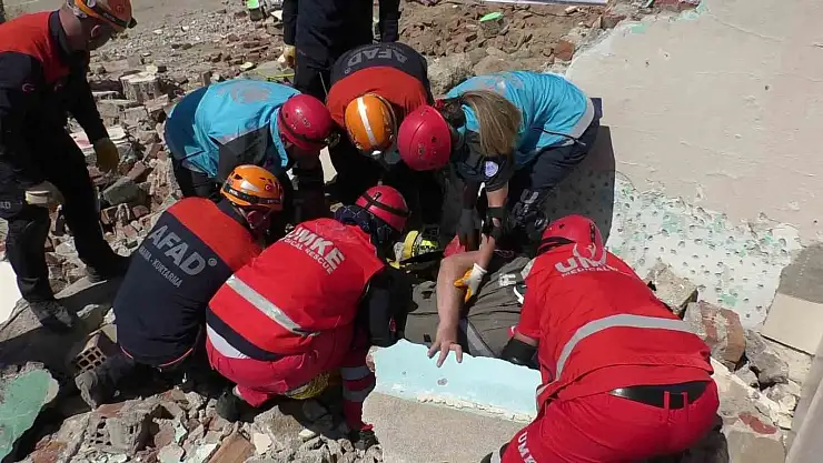 Erzurum'da gerçekçi deprem tatbikatı