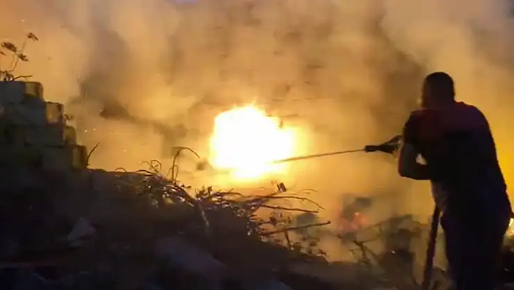 Kurtuluş Mahallesi'nde kömürlük yangını korkuttu