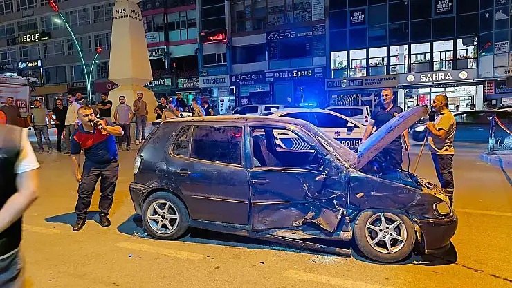 Muş'ta iki araç birbirine girdi: 6 yaralı