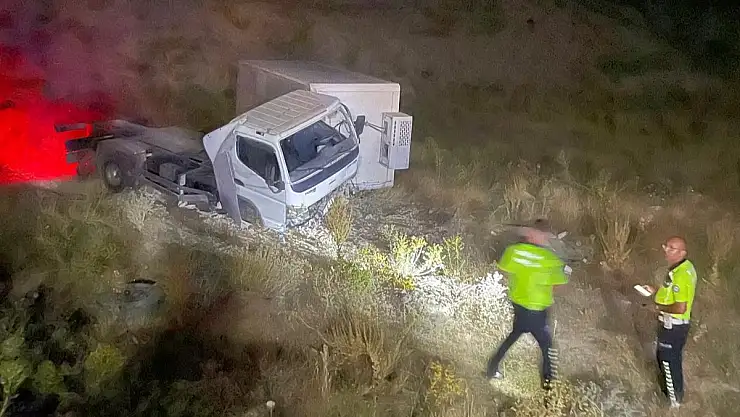 Van'da kontrolden çıkan araç şarampole yuvarlandı