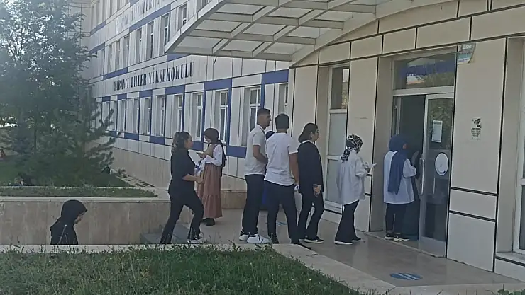 Ağrı'da KPSS Önlisans Sınavı Heyecanı