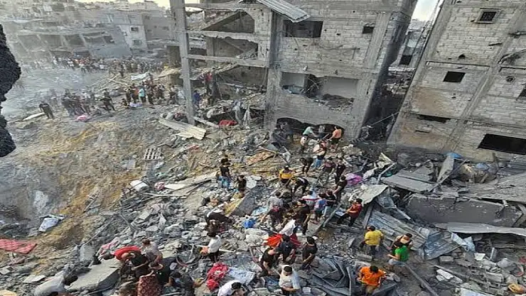 İsrail, Gazze'de yine sivillerin sığındığı okulu vurdu: 11 ölü