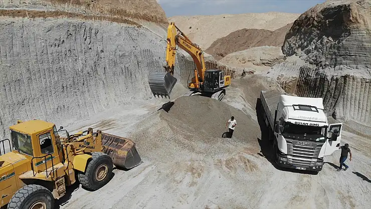 Bitlis'te çıkarılan ponza ekonomiye katkı sağlıyor