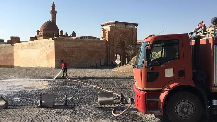 Saray'da temizlik zamanı