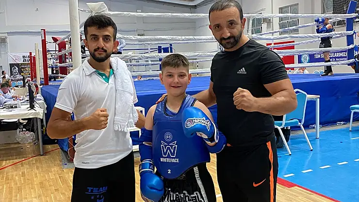 Van'da 11 yaşındaki Bekir, Türkiye Muaythai Şampiyonasında gümüş madalya kazandı