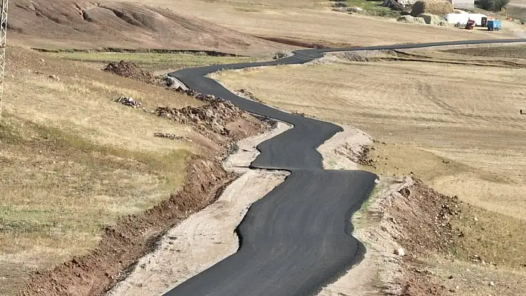 Ağrı'da Köy Yollarında Asfalt Atağı