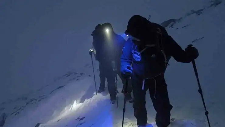 Yabancı dağcılardan Ağrı Dağı'na tırmanış