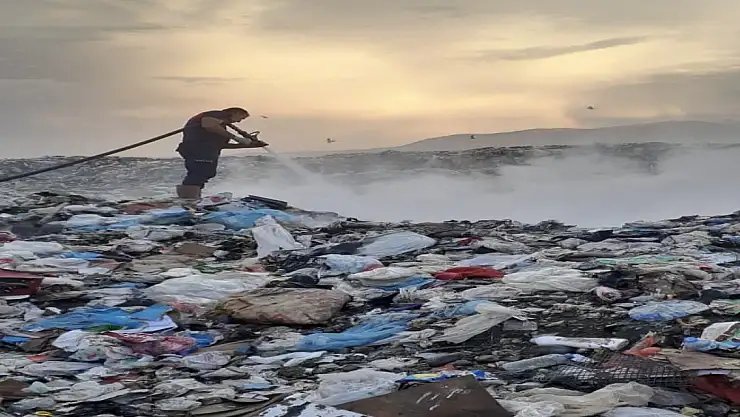 Ağrı Şehir Çöplüğü'nde yangın alarmı
