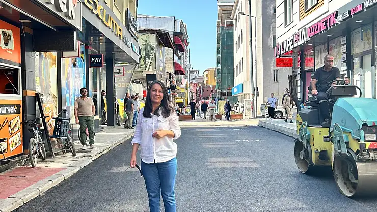 Ağrı'da trafiğe kapatılan sokaklara asfalt döküldü
