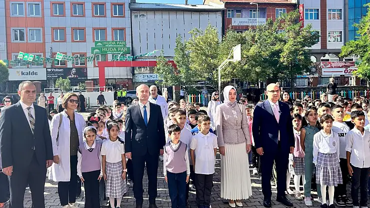 Ağrı'da Yeni Eğitim-Öğretim Yılı Coşkuyla Başladı