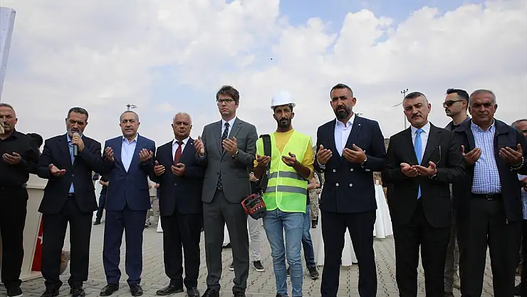 Van'da onlarca kişiye istihdam sağlayacak fabrikanın temeli atıldı