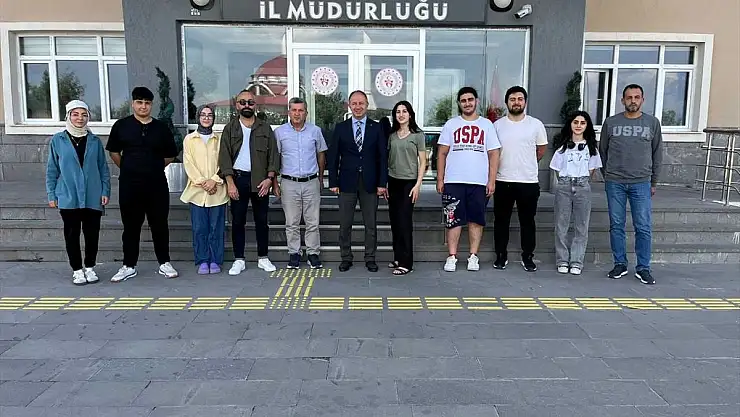 Erzurum'daki tiyatro ekibi deprem bölgesi için yola çıktı