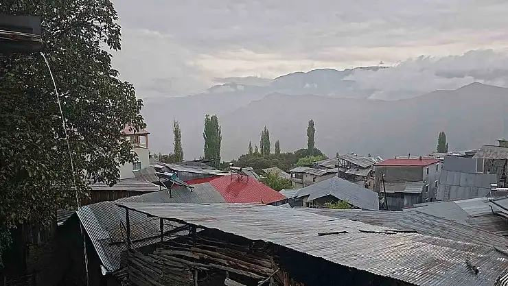 Erzurum'da sağanak yağış etkili oluyor