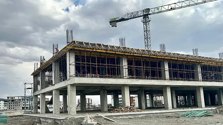 Ağrı'da 200 Yataklı Kadın Doğum ve Çocuk Hastanesi İnşaatı Sürüyor
