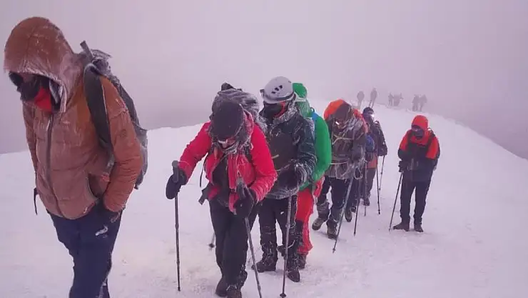 Dağ'da Kar Ovada Bahar Var!