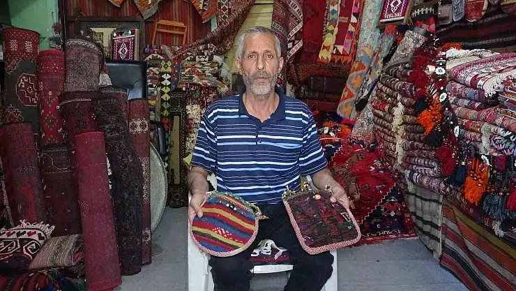 Van'a ait kilimler yıpranınca hediyelik eşyaya dönüşüyor