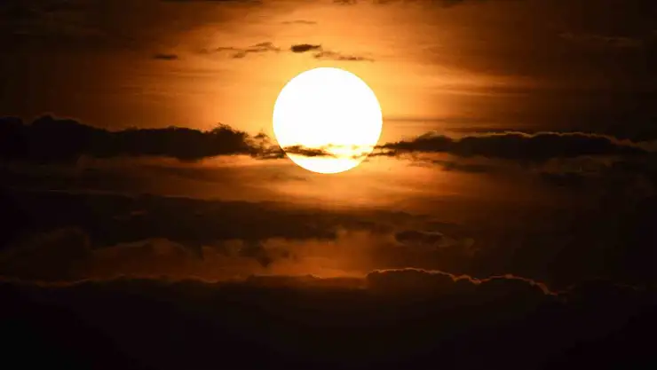 Van Gölü üzerindeki Süper Ay'ın görüntüsü büyüledi