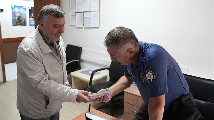 Erzurum'da baba ve oğlundan örnek davranış