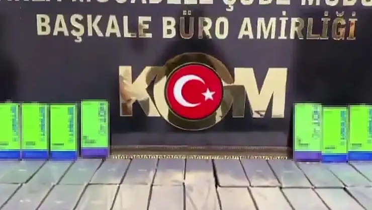 Van'da durdurulan araçta kaçak cep telefonları ele geçirildi