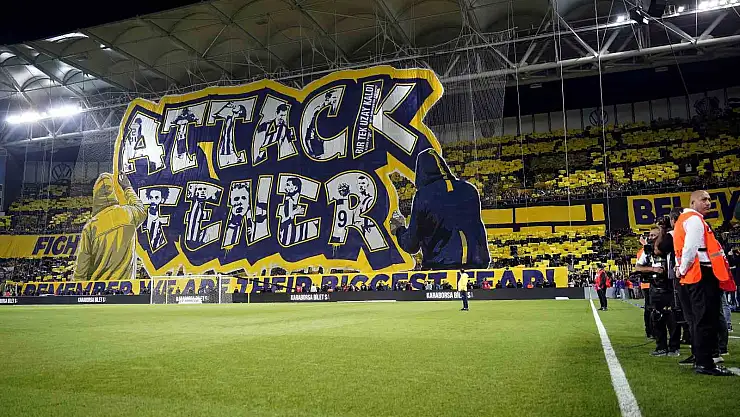Fenerbahçeli taraftarlardan derbiye özel koreografi