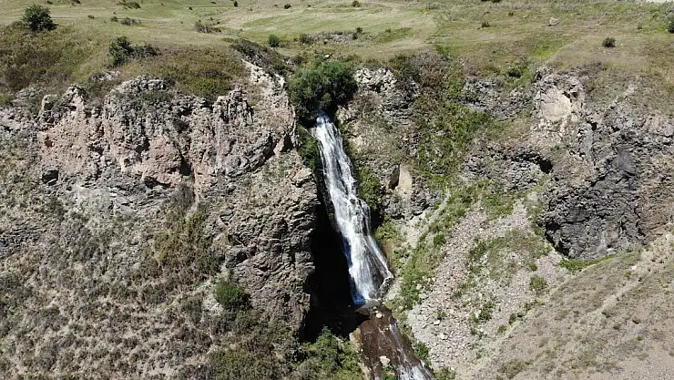 Kars'ın Susuz Şelalesi Görenleri Hayran Bırakıyor
