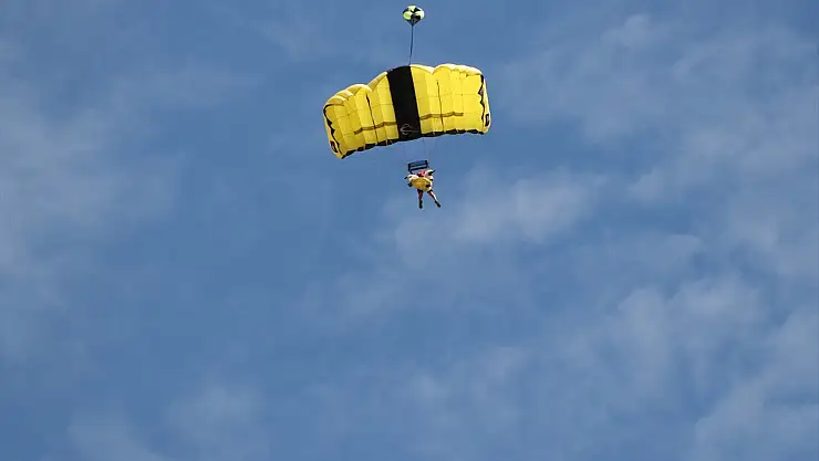 Erzurum'da hava sporları festivali öncesi sporcular deneme uçuşu yaptı