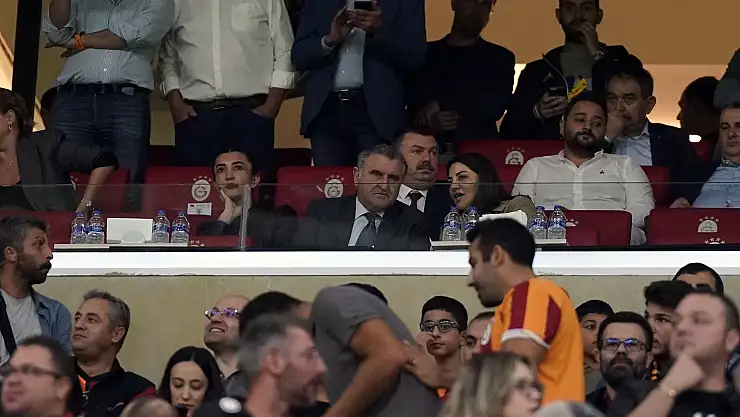 Gençlik ve Spor Bakanı'ndan Sarı Kırmızılılara Destek