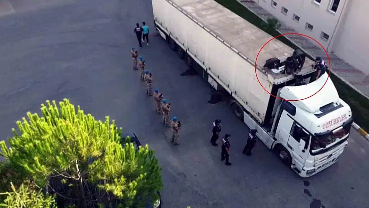 Van'dan yola çıkan göçmen kaçağı dolu tır Sakarya'da yakalandı