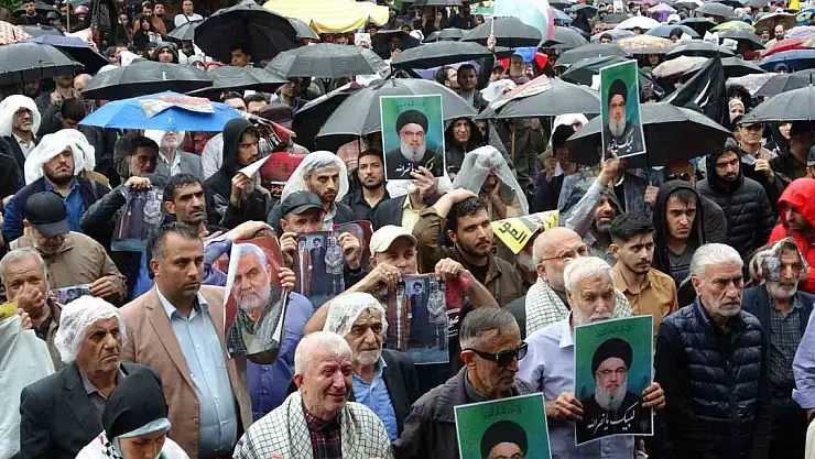 Tahran halkı İsrail'i protesto etti
