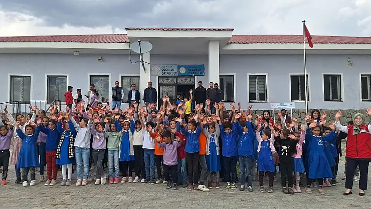 'Merkezim Her Yerde' Projesiyle Çocukların Gönlüne Dokunuyorlar