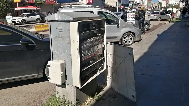 Ağrı'da Açık Elektrik Panoları Tehlike Saçıyor