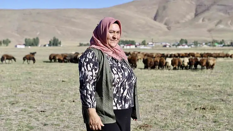 Ağrı'da hayvancılıkla uğraşan Zeynep Gülkırmızı, kadınlara örnek oluyor