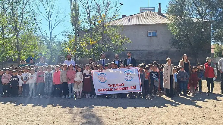 Taşlıçay Gençlik Merkezi Üyeleri Çocukların Yüreğine Dokunuyor