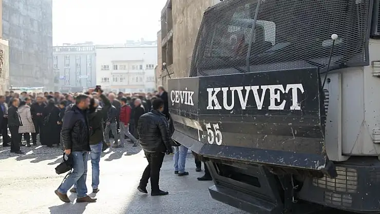 Van'da Gösteri Yürüyüşleri ile Açık Hava Toplantılarına Yasak Getirildi