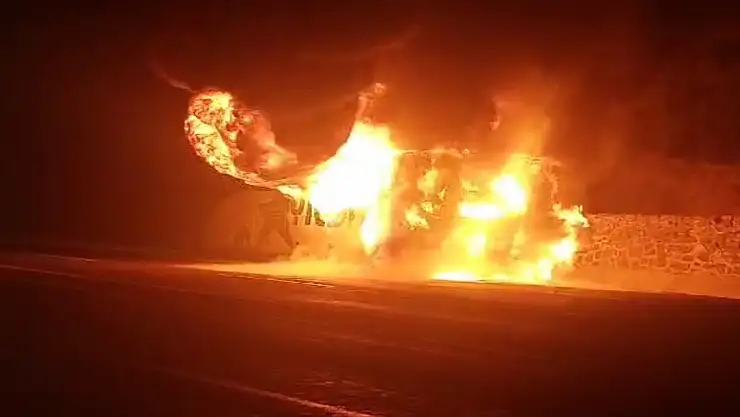 Muş'ta Yolcu Otobüsü Yanarak Küle Döndü