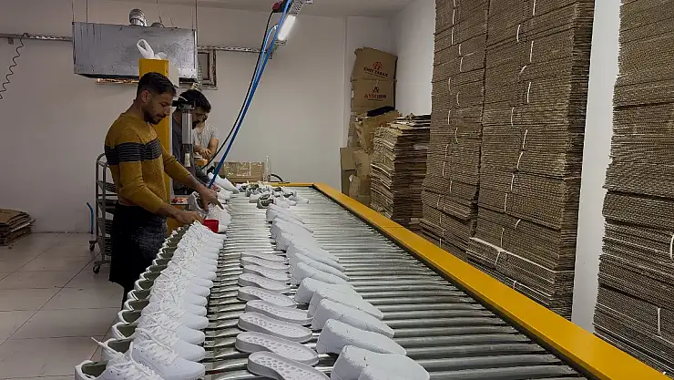 Bitlis'te üretilen ayakkabılar Balkan ülkelerine gönderiliyor