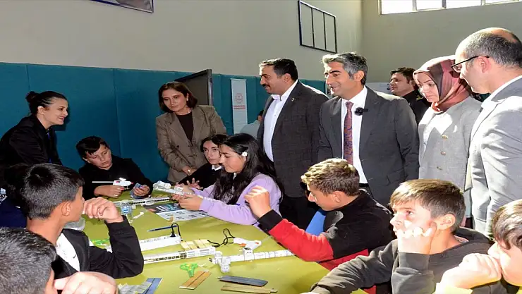 Kars'ta 'Bilim Şenliği' Coşkuyla Başladı