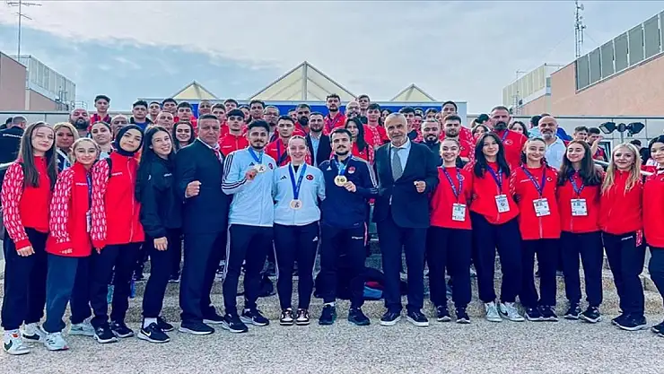 Milli Karateciler 5 Madalya İle Yurda Döndü